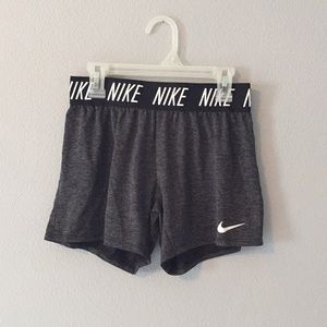 Girls Nike shorts L
